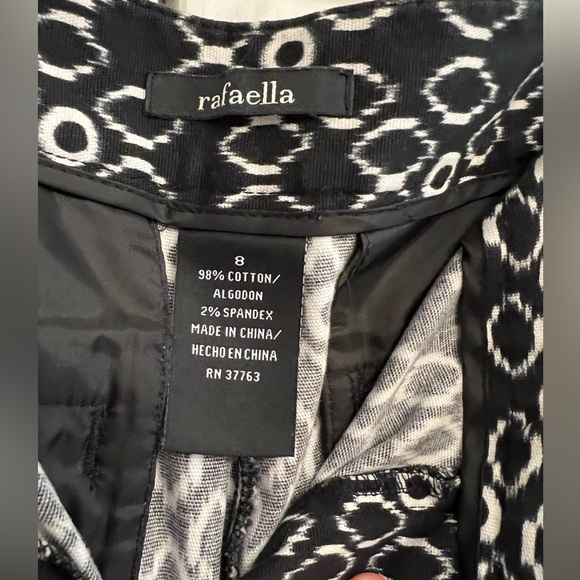 Rafaella pants in great condition, Size 8, black & white pattern. Ankle length - Picture 3 of 3